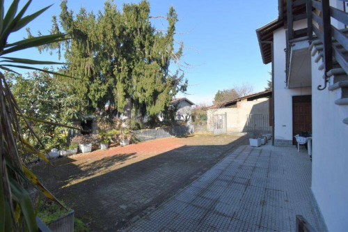 Casa semi-indipendente in vendita a Cadrezzate Con Osmate (VA)