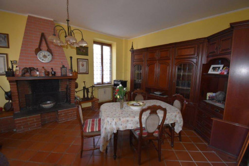 Casa semi-indipendente in vendita a Cadrezzate Con Osmate (VA)