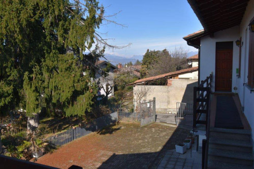 Casa semi-indipendente in vendita a Cadrezzate Con Osmate (VA)