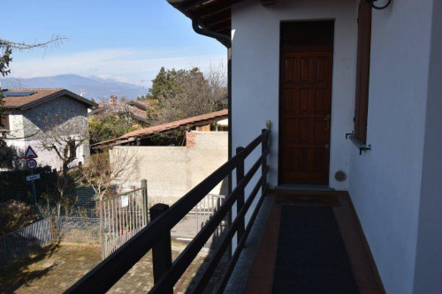 Casa semi-indipendente in vendita a Cadrezzate Con Osmate (VA)