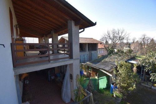 Casa semi-indipendente in vendita a Cadrezzate Con Osmate (VA)