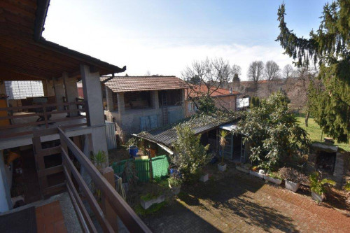 Casa semi-indipendente in vendita a Cadrezzate Con Osmate (VA)