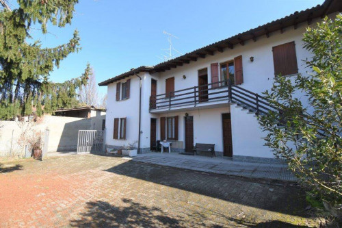 Casa semi-indipendente in vendita a Cadrezzate Con Osmate (VA)