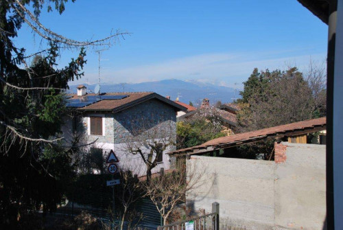 Casa semi-indipendente in vendita a Cadrezzate Con Osmate (VA)