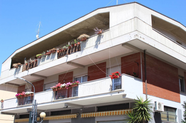 Locale Commerciale in vendita a Alba Adriatica