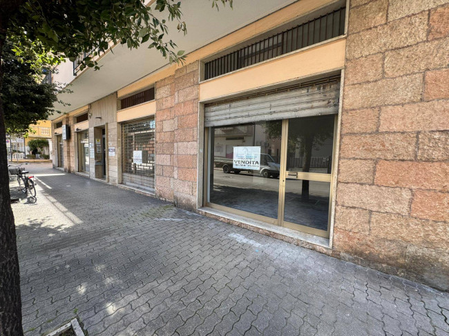 Locale commerciale in vendita a Giulianova