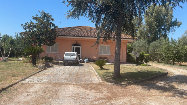 Villa in Vendita a Latina