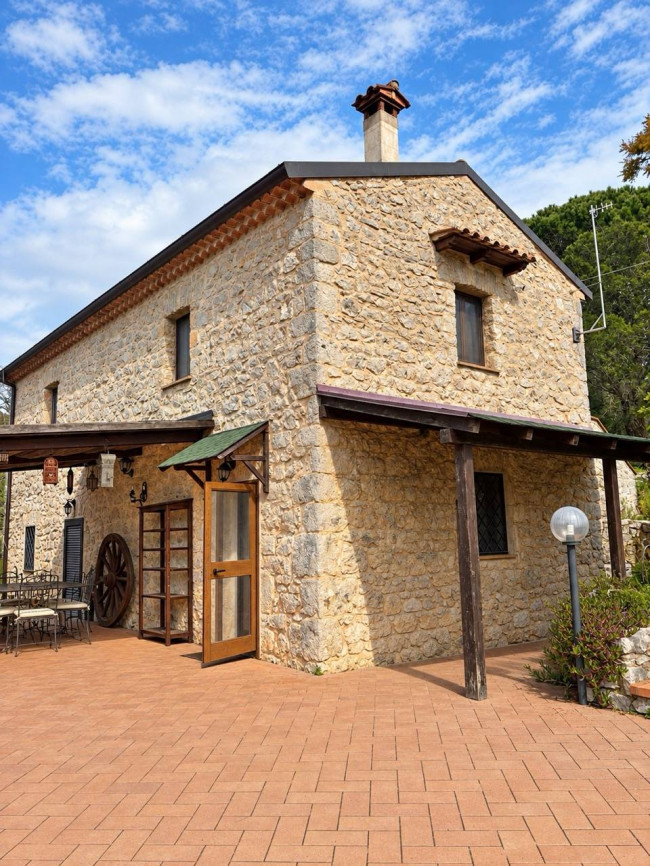 Casale - Rustico in Vendita a Terracina