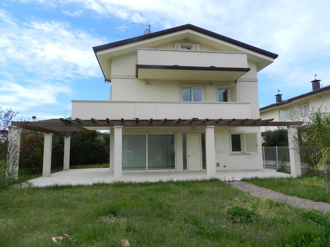 Villa MASSA vendita  Ronchi  Agenzia ForteVersilia Immobiliare