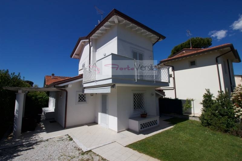 Villa FORTE DEI MARMI affitto    Agenzia ForteVersilia Immobiliare