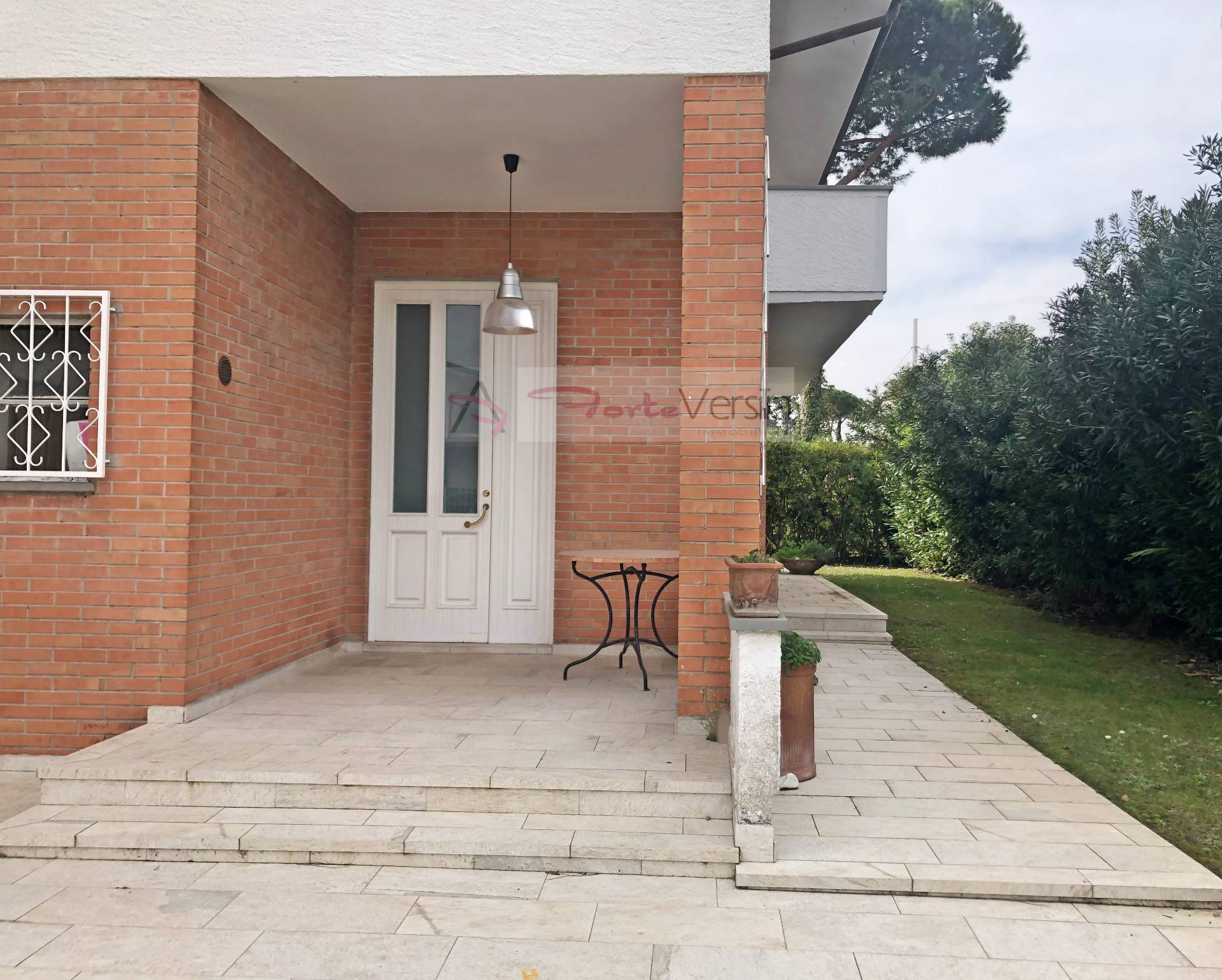 Villa FORTE DEI MARMI vendita  Centro  Agenzia ForteVersilia Immobiliare