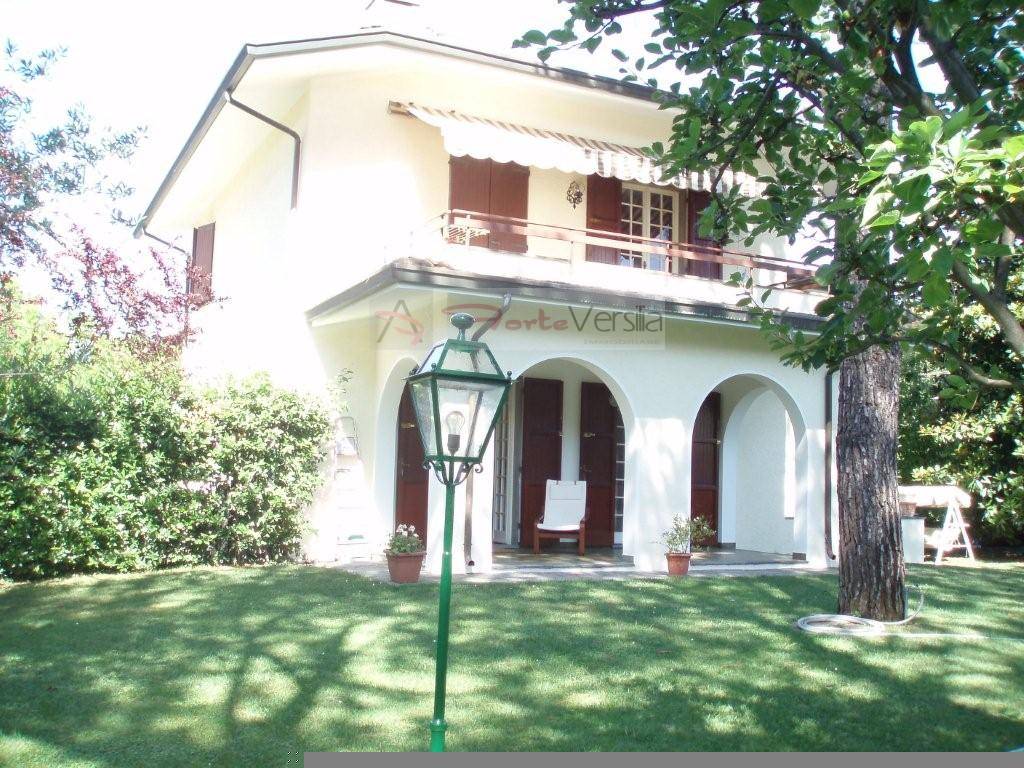  forte-dei-marmi vendita quart: vittoria apuana agenzia-forteversilia-immobiliare