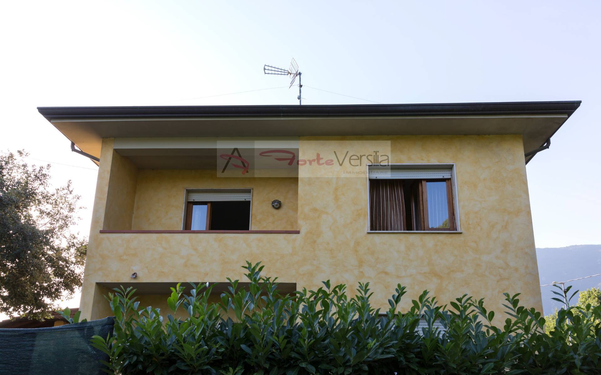  camaiore vendita quart: badia agenzia forteversilia immobiliare