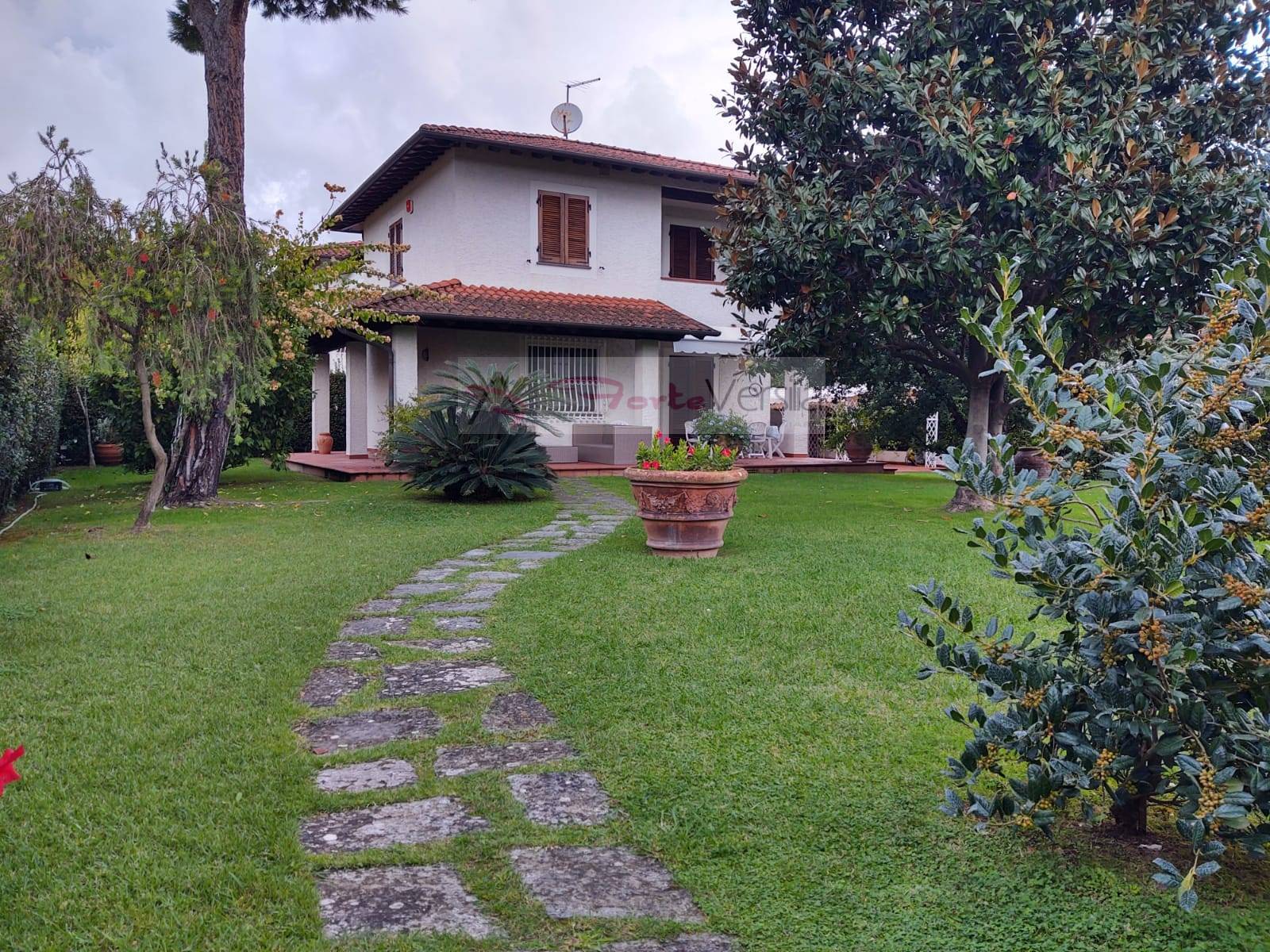 Villa in vendita a Forte Dei Marmi (LU)