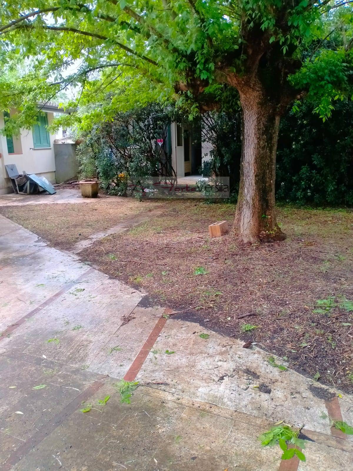 villa bifamiliare in vendita a Seravezza