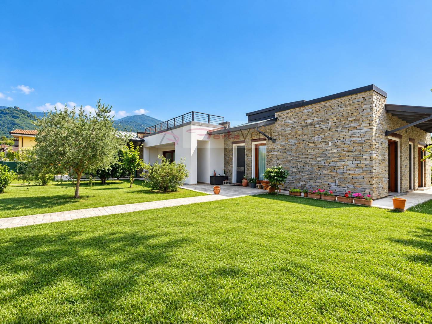 villa indipendente in vendita a Montignoso