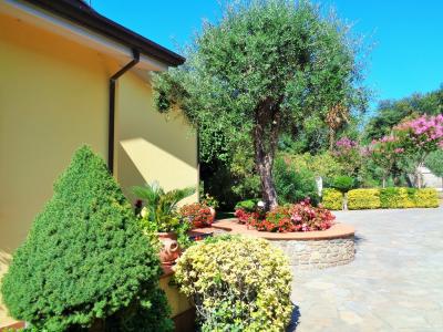 villa indipendente in vendita a Montignoso