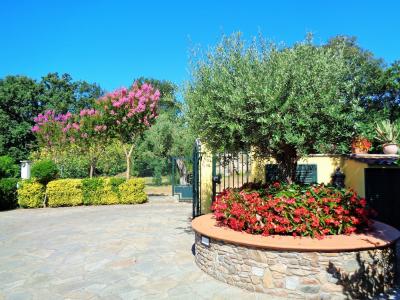 villa indipendente in vendita a Montignoso