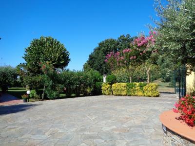 villa indipendente in vendita a Montignoso