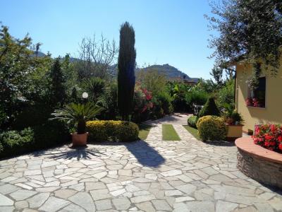 villa indipendente in vendita a Montignoso