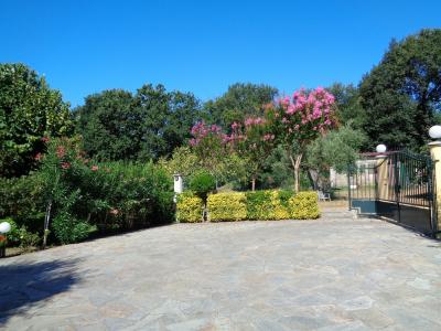 villa indipendente in vendita a Montignoso