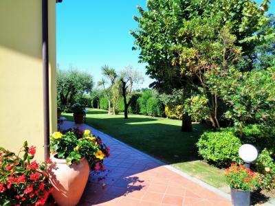 villa indipendente in vendita a Montignoso