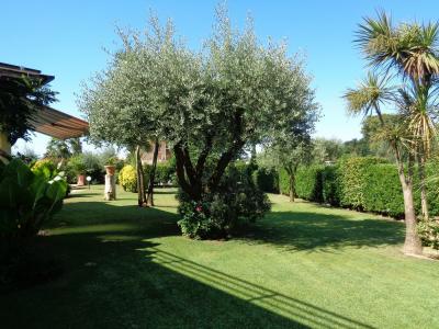 villa indipendente in vendita a Montignoso