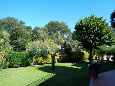 villa indipendente in vendita a Montignoso