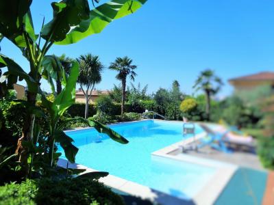 villa indipendente in vendita a Montignoso