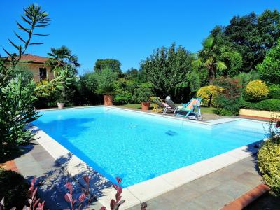 villa indipendente in vendita a Montignoso