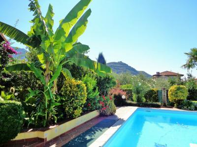 villa indipendente in vendita a Montignoso