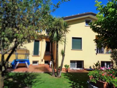 villa indipendente in vendita a Montignoso