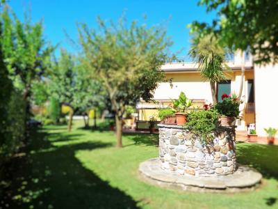 villa indipendente in vendita a Montignoso