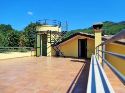 villa indipendente in vendita a Montignoso