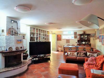 villa indipendente in vendita a Montignoso