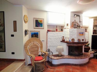 villa indipendente in vendita a Montignoso