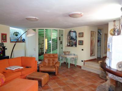 villa indipendente in vendita a Montignoso