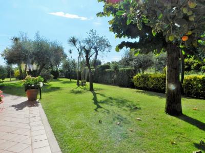 villa indipendente in vendita a Montignoso