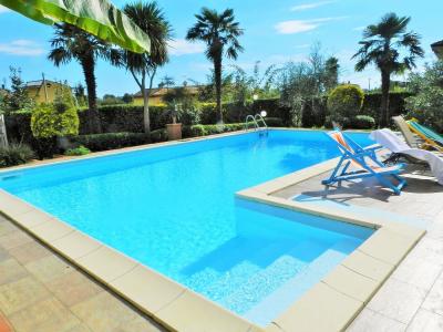 villa indipendente in vendita a Montignoso