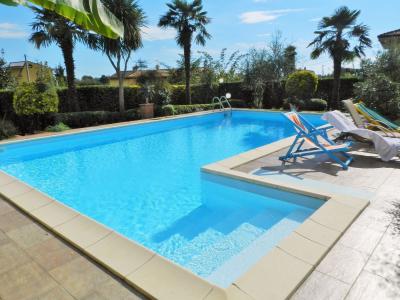 villa indipendente in vendita a Montignoso