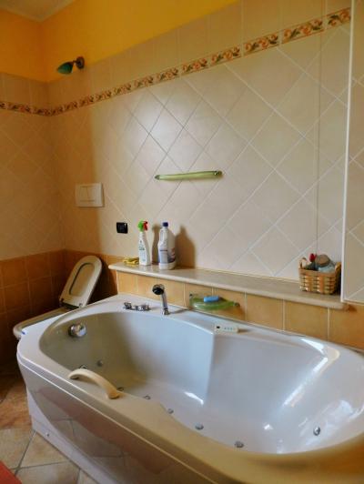 villa indipendente in vendita a Montignoso