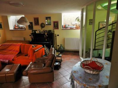 villa indipendente in vendita a Montignoso