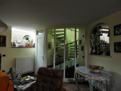 villa indipendente in vendita a Montignoso