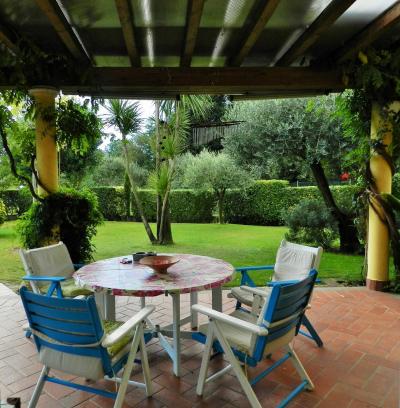 villa indipendente in vendita a Montignoso