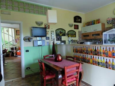 villa indipendente in vendita a Montignoso