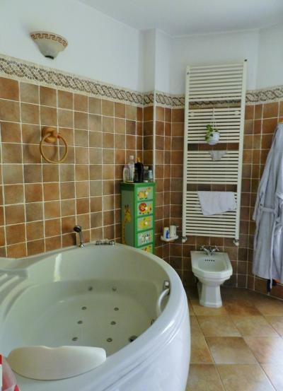 villa indipendente in vendita a Montignoso