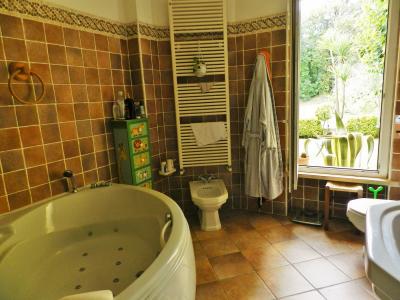 villa indipendente in vendita a Montignoso