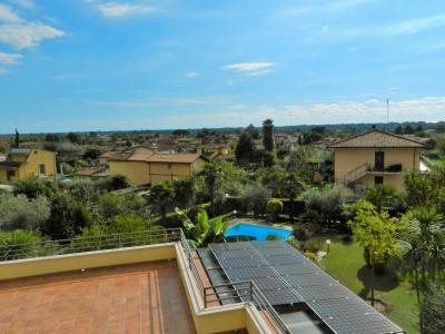 villa indipendente in vendita a Montignoso