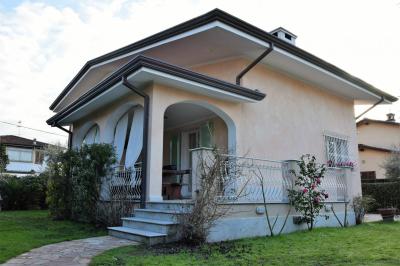 villa indipendente in affitto a Forte dei Marmi