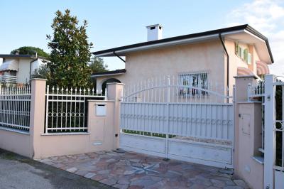 villa indipendente in affitto a Forte dei Marmi